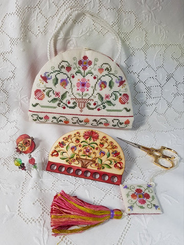 GPA - A Williamsburg Colonial Sewing Etui