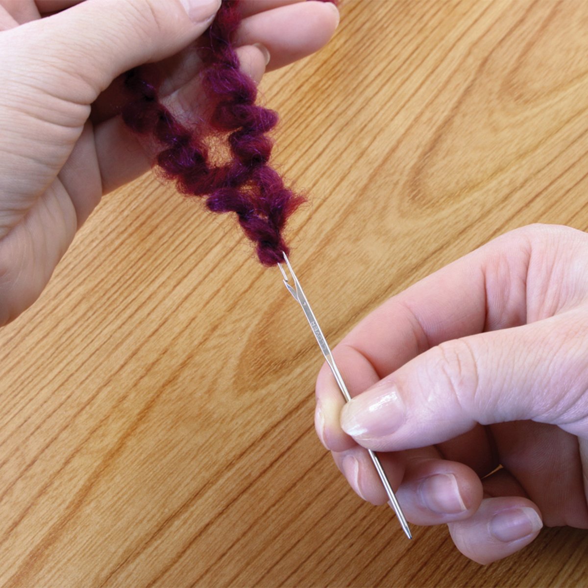 CLV - Darning Needle with Latch Hook Eye