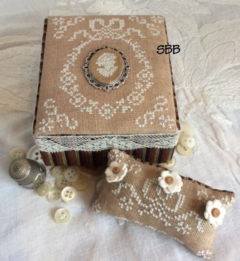 MDID - Ancient Lady Sewing Box