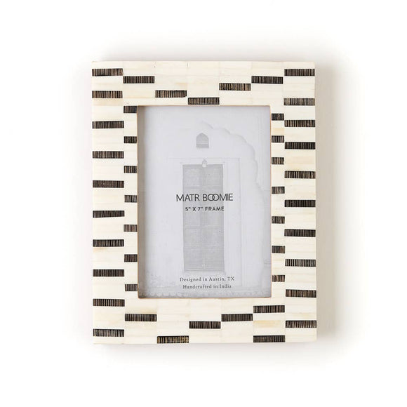 MBFT - Mukhendu 5x7 Black & White Picture Frame - Hand Carved Bone