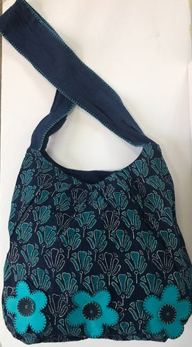 SSTH - PRETTY DAISIES. TURQUOISE. Hand Embroidered Bag